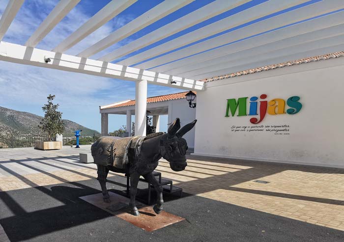 Estatua homenaje al burro en Mijas