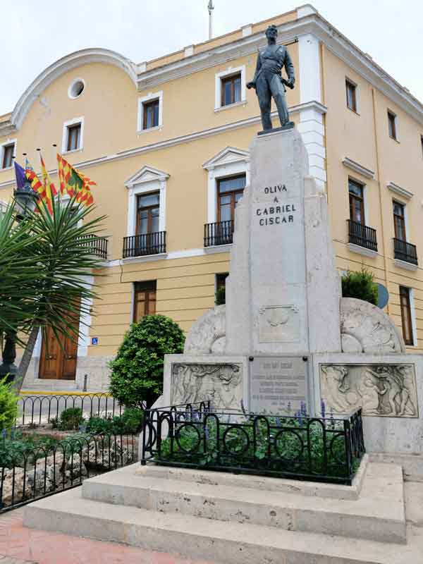 Plaza del Ayuntamiento de Oliva