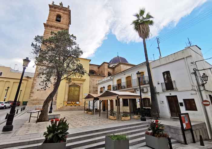 Plaza e Iglesia de San Roque, Oliva