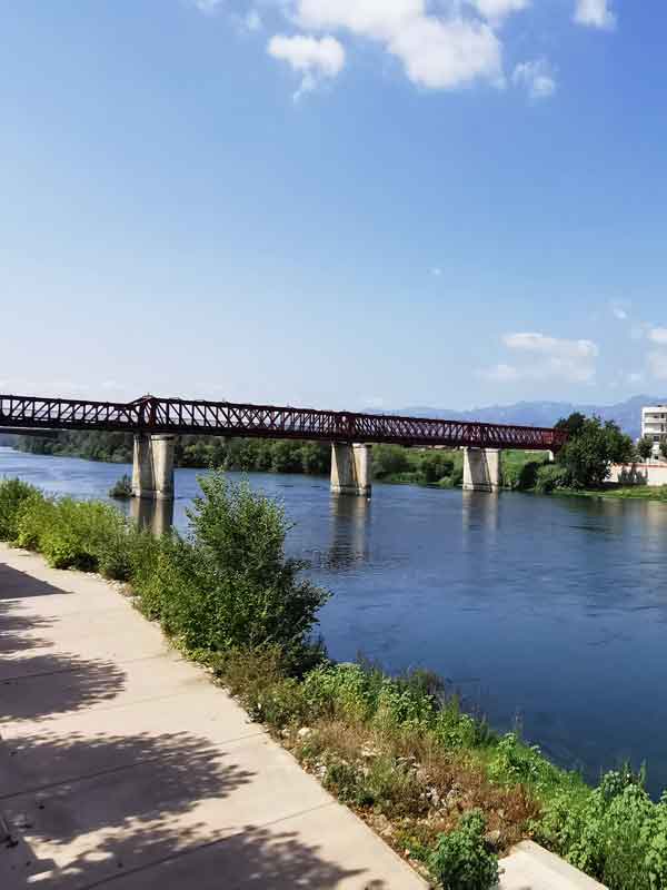 Puente y río Ebro en Tortosa